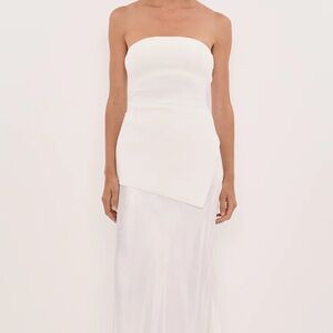 DISSH Strapless White Asymmetrical Column Top